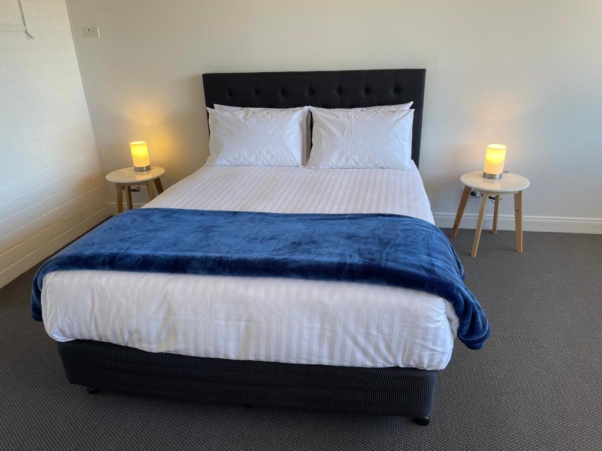 Happy Wanderer Motel Lake Boga On The Lake With Lake Views 외부 사진