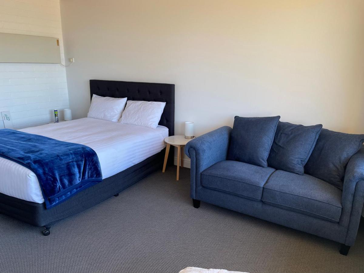Happy Wanderer Motel Lake Boga On The Lake With Lake Views 외부 사진