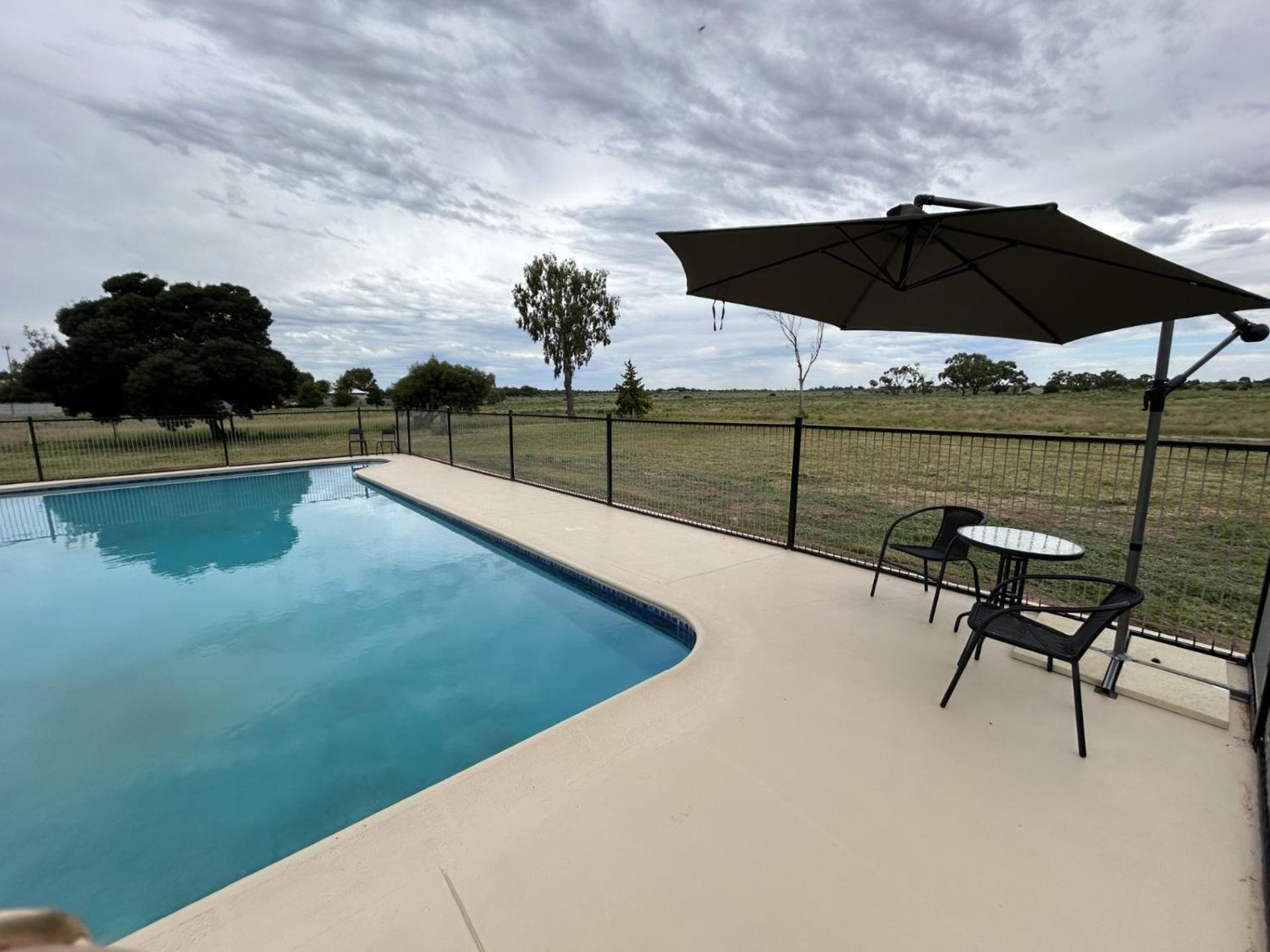 Happy Wanderer Motel Lake Boga On The Lake With Lake Views 외부 사진