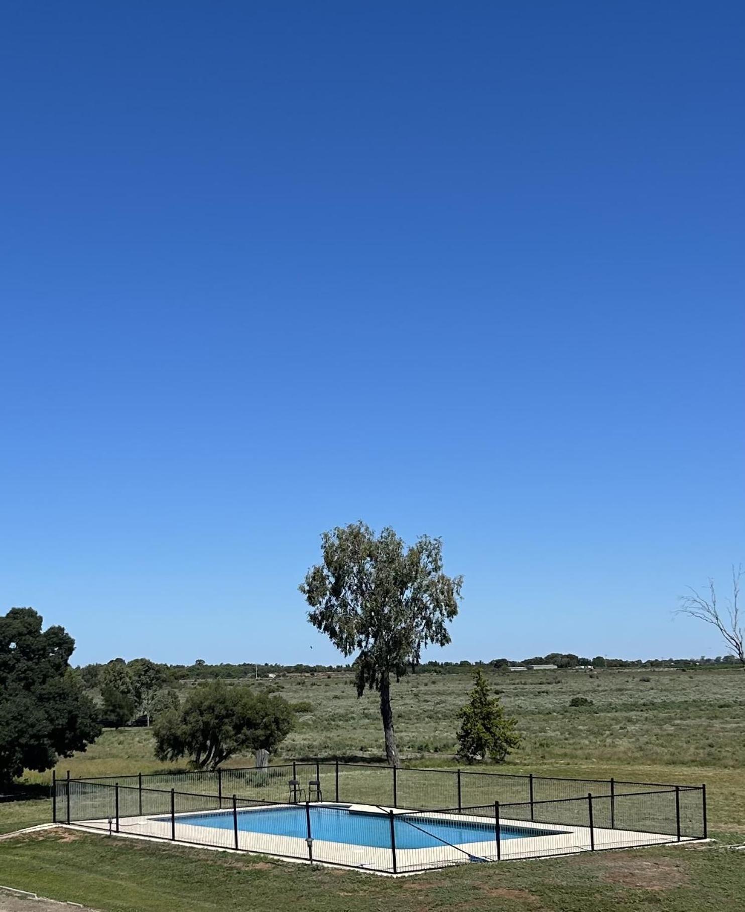 Happy Wanderer Motel Lake Boga On The Lake With Lake Views 외부 사진