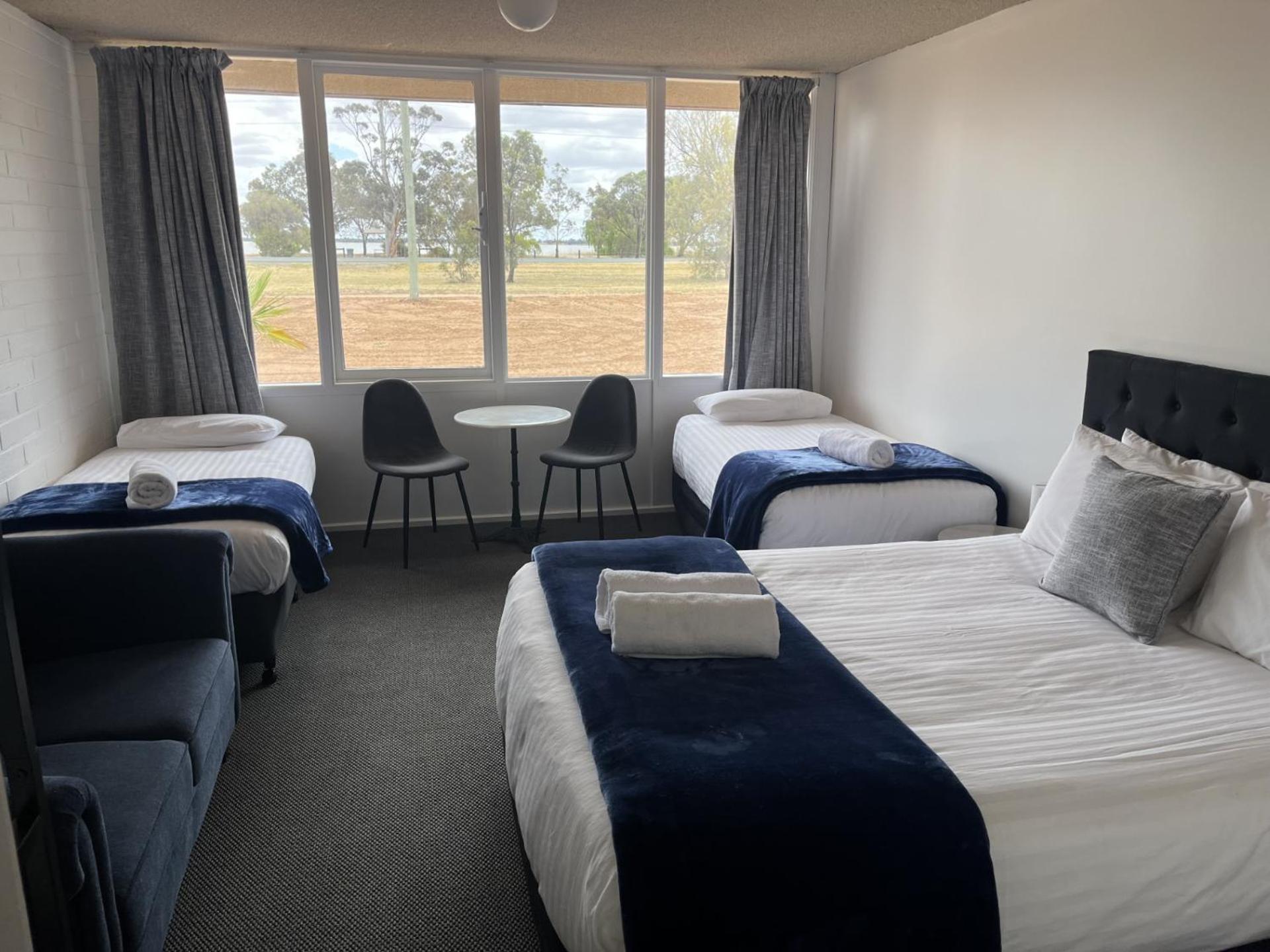 Happy Wanderer Motel Lake Boga On The Lake With Lake Views 외부 사진